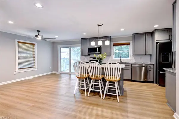203 Old Seaford RD, Seaford, VA 23696