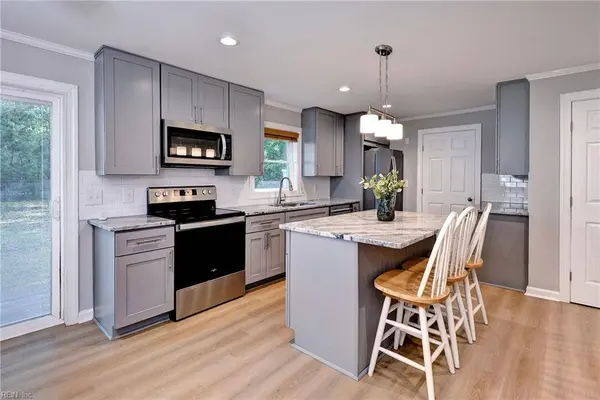 203 Old Seaford RD, Seaford, VA 23696