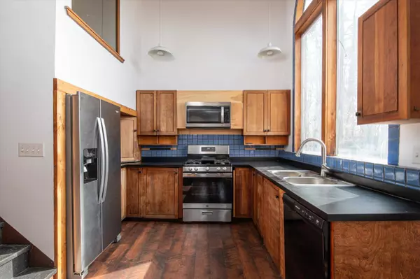 142 Temple Hill RD, Sharon, VT 05068