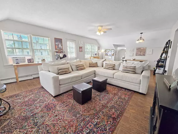 33 Creek RD, Castleton, VT 05735