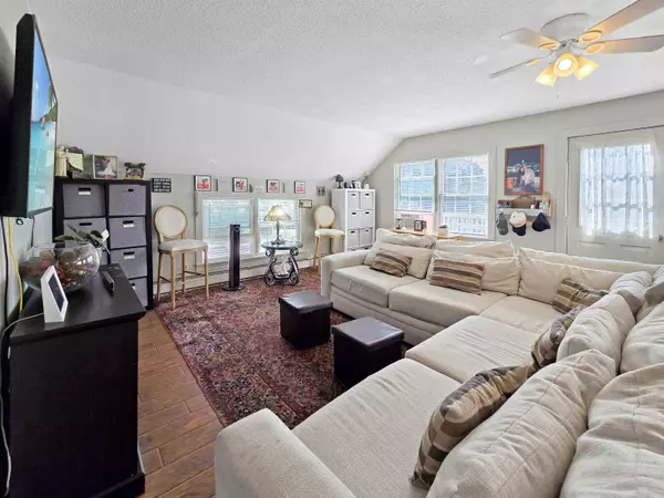 33 Creek RD, Castleton, VT 05735