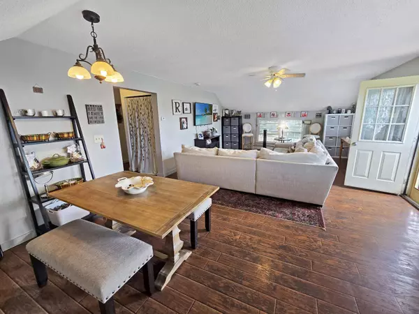 33 Creek RD, Castleton, VT 05735