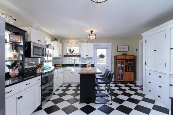 2558 Old Stage RD, Benson, VT 05743