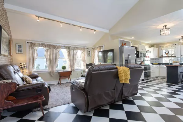 2558 Old Stage RD, Benson, VT 05743