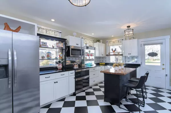 2558 Old Stage RD, Benson, VT 05743