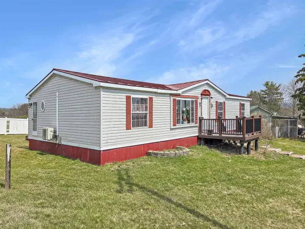 11 Bowen LN, Benson, VT 05743