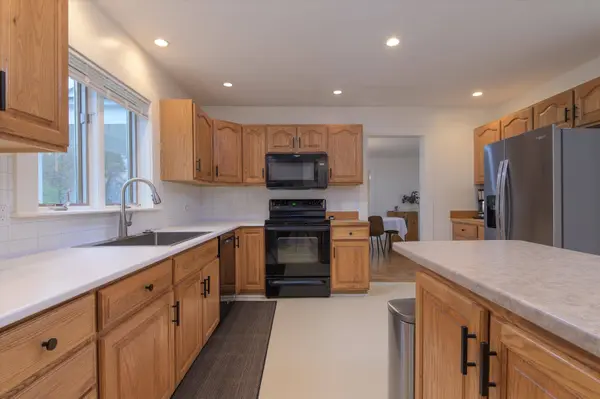 64 Maple ST, Chester, VT 05143
