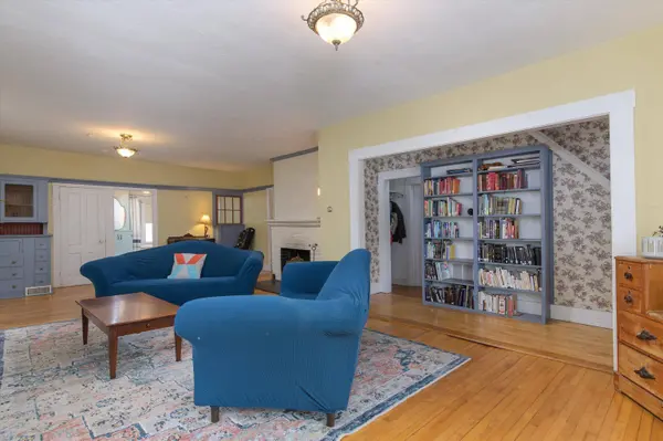 81 Main ST, Chester, VT 05143