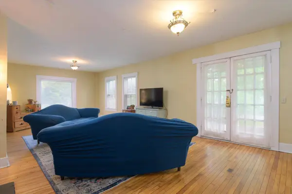 81 Main ST, Chester, VT 05143