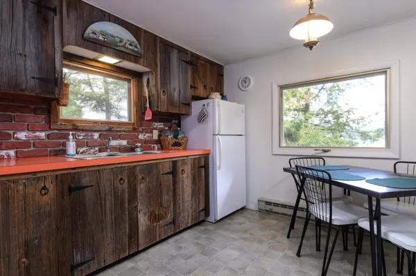 976 Avalon Beach RD, Castleton, VT 05735