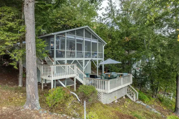 976 Avalon Beach RD, Castleton, VT 05735