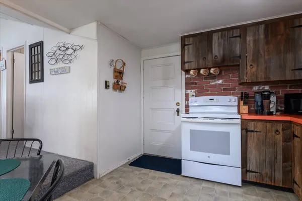 976 Avalon Beach RD, Castleton, VT 05735