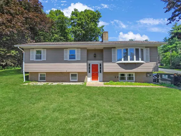 6 Juniper Hill RD, Springfield, VT 05156