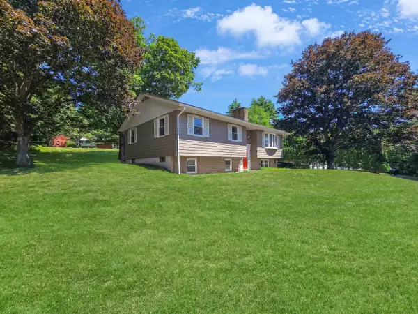6 Juniper Hill RD, Springfield, VT 05156
