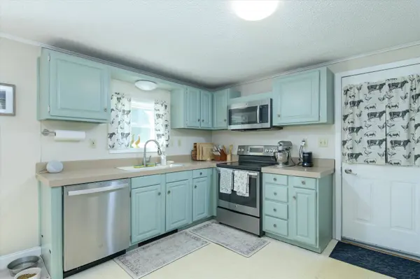 15 Stone Ridge DR, Rutland City, VT 05701