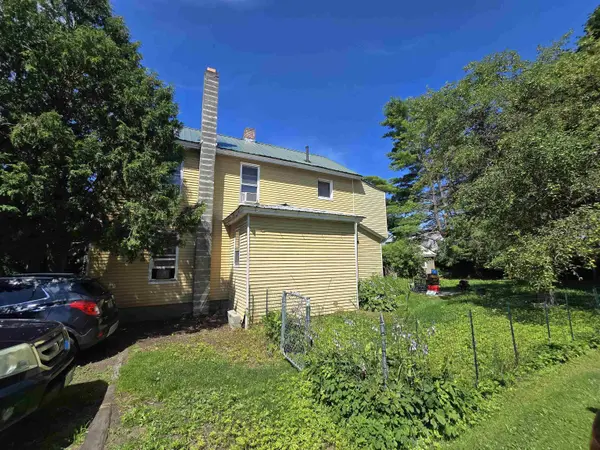137 Maple ST, Rutland City, VT 05701