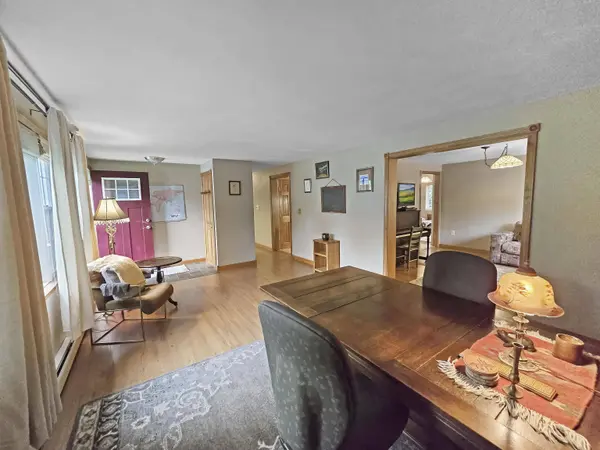 7 Laverne DR, Rutland City, VT 05701