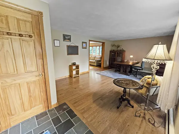 7 Laverne DR, Rutland City, VT 05701