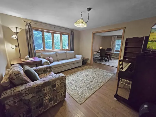 7 Laverne DR, Rutland City, VT 05701