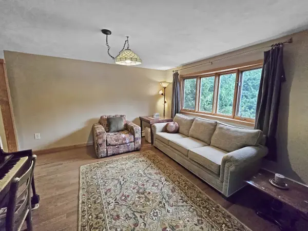 7 Laverne DR, Rutland City, VT 05701