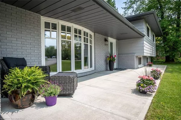 6 Kew Court, Dundas, ON L9H 5E1