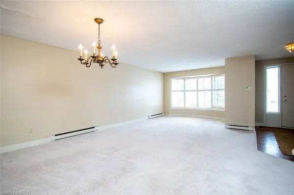 2054 Brant Street #6, Burlington, ON L7P 3A6