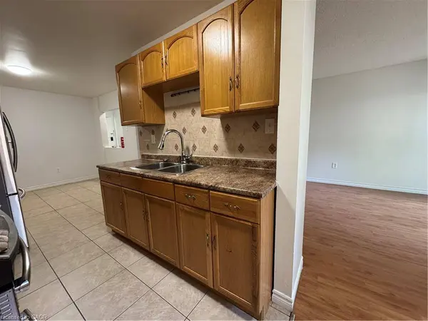 100 Quigley RD #14, Hamilton, ON L8K 6J1