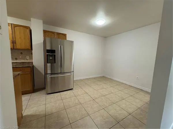 100 Quigley RD #14, Hamilton, ON L8K 6J1