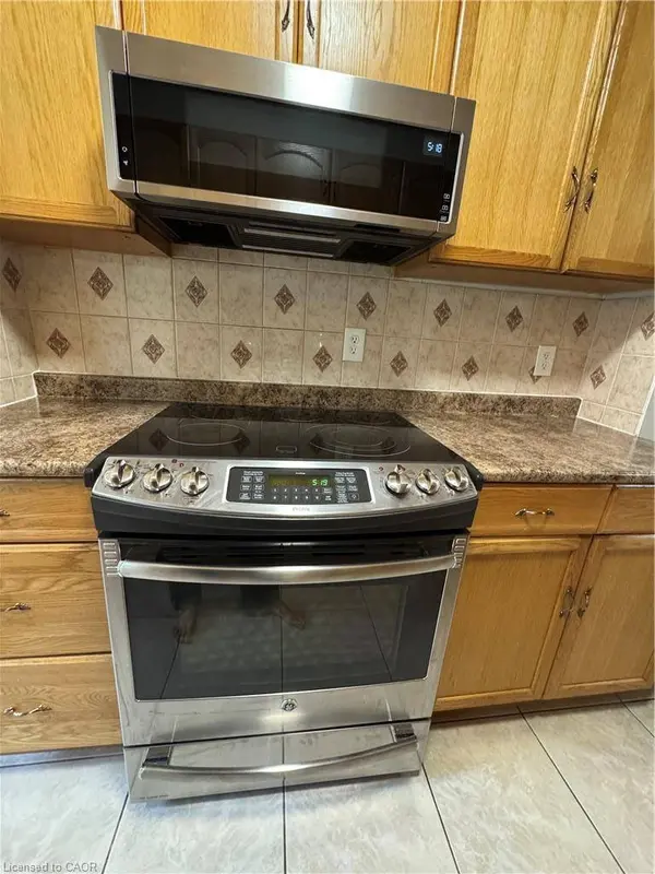 100 Quigley RD #14, Hamilton, ON L8K 6J1