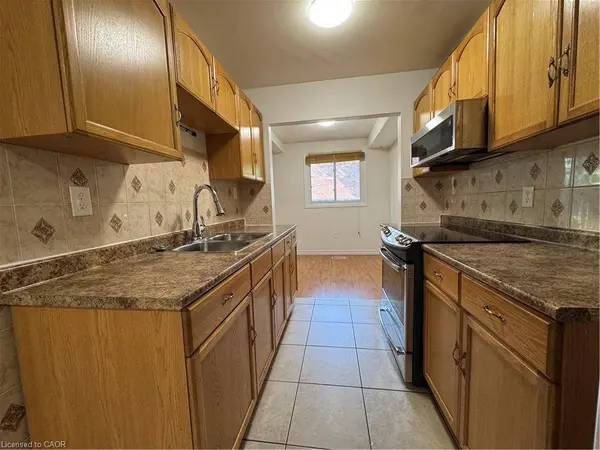 100 Quigley Road #14, Hamilton, ON L8K 6J1