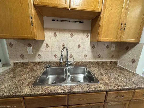 100 Quigley RD #14, Hamilton, ON L8K 6J1