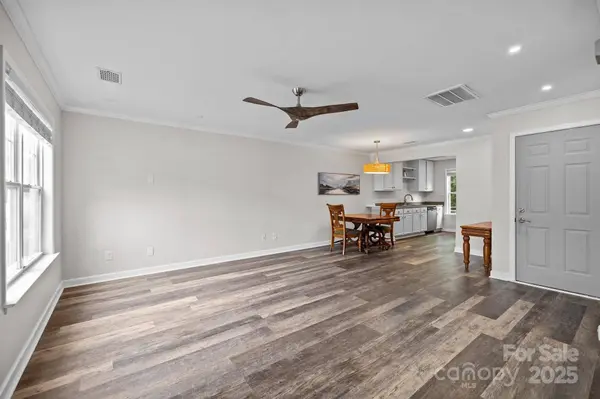 6518 Point Comfort LN, Charlotte, NC 28226