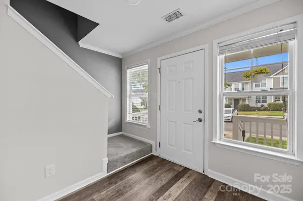 6518 Point Comfort LN, Charlotte, NC 28226