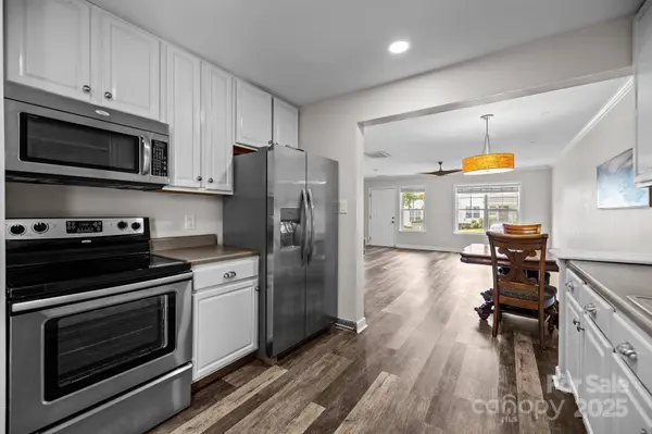 6518 Point Comfort LN, Charlotte, NC 28226