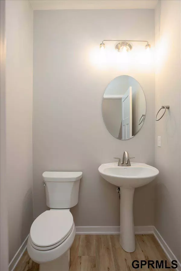 7917 N 94th Street, Omaha, NE 68122