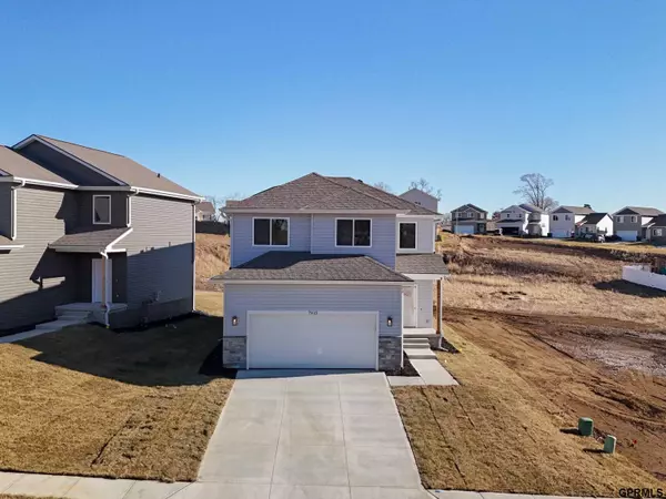 7917 N 94th Street, Omaha, NE 68122