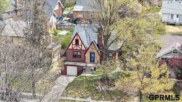 827 S 60th Street, Omaha, NE 68106