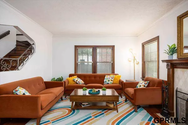 827 S 60th Street, Omaha, NE 68106