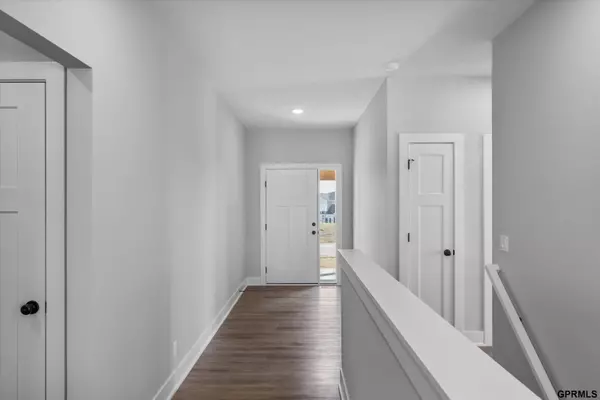 6710 S 207 Avenue, Elkhorn, NE 68022