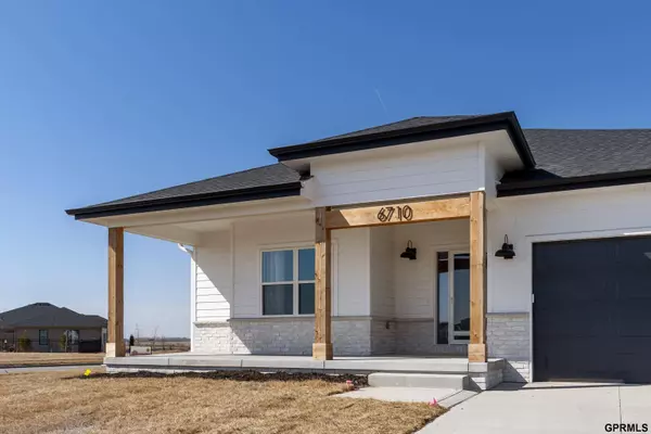 6710 S 207 Avenue, Elkhorn, NE 68022