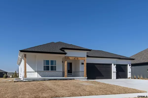 6710 S 207 Avenue, Elkhorn, NE 68022