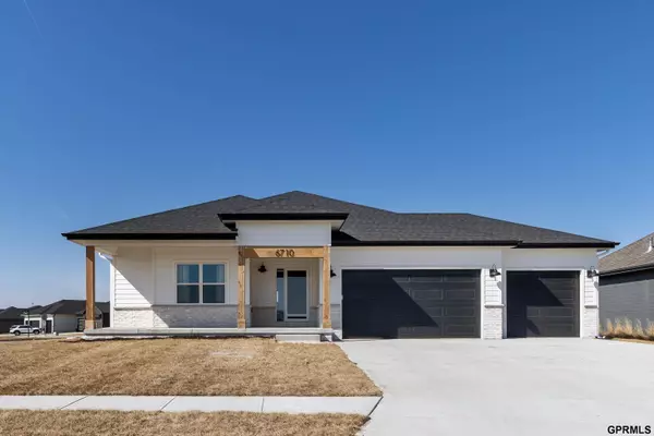 6710 S 207 Avenue, Elkhorn, NE 68022