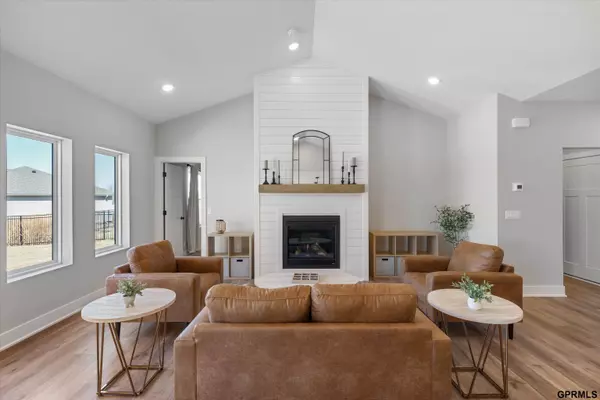 6710 S 207 Avenue, Elkhorn, NE 68022