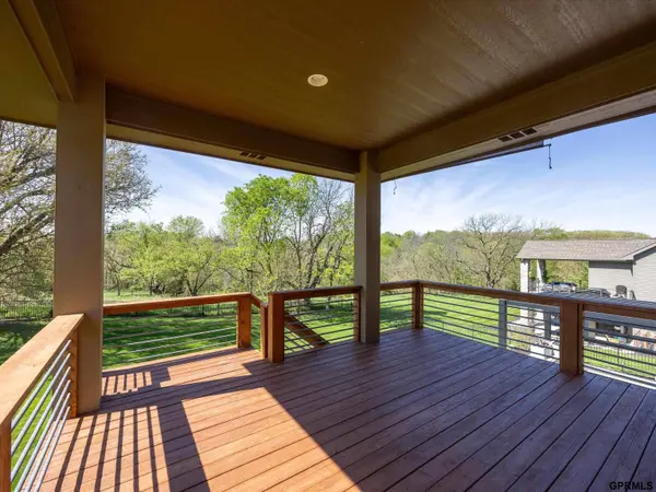 23417 Nancy Circle, Elkhorn, NE 68022