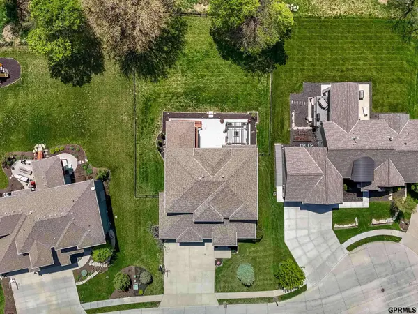 23417 Nancy Circle, Elkhorn, NE 68022