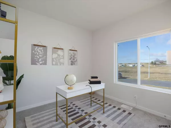 7929 N 94 Street, Omaha, NE 68122