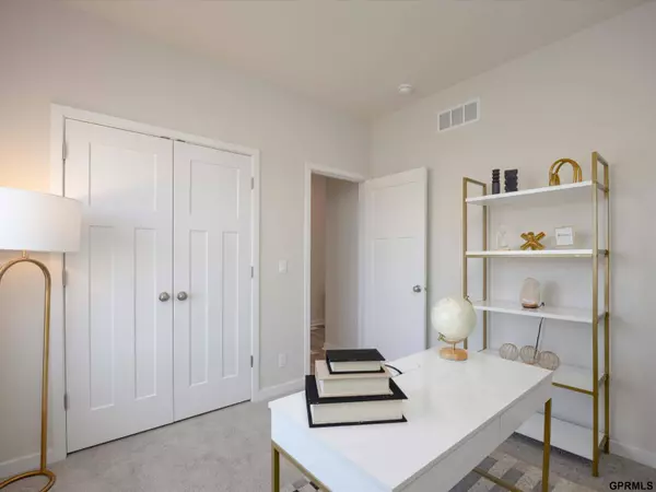 7929 N 94 Street, Omaha, NE 68122