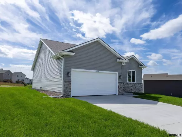 7929 N 94 Street, Omaha, NE 68122