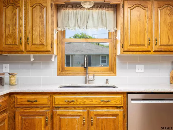 7963 S 46 Avenue, Omaha, NE 68157