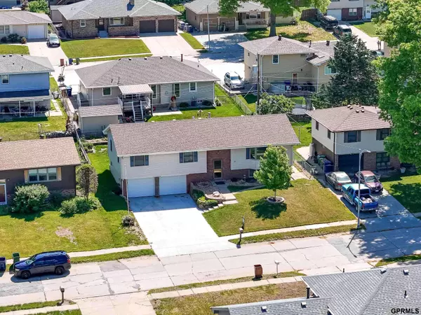 7963 S 46 Avenue, Omaha, NE 68157